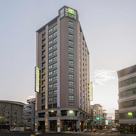 Holiday Inn Express Kaohsiung Love River, An Ihg Hotel Dış mekan fotoğraf