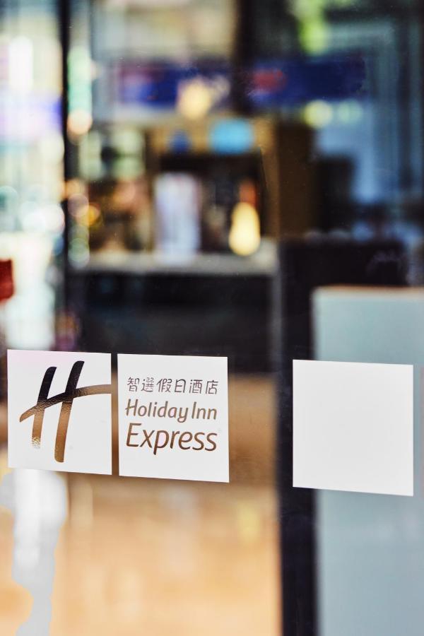 Holiday Inn Express Kaohsiung Love River, An Ihg Hotel Dış mekan fotoğraf