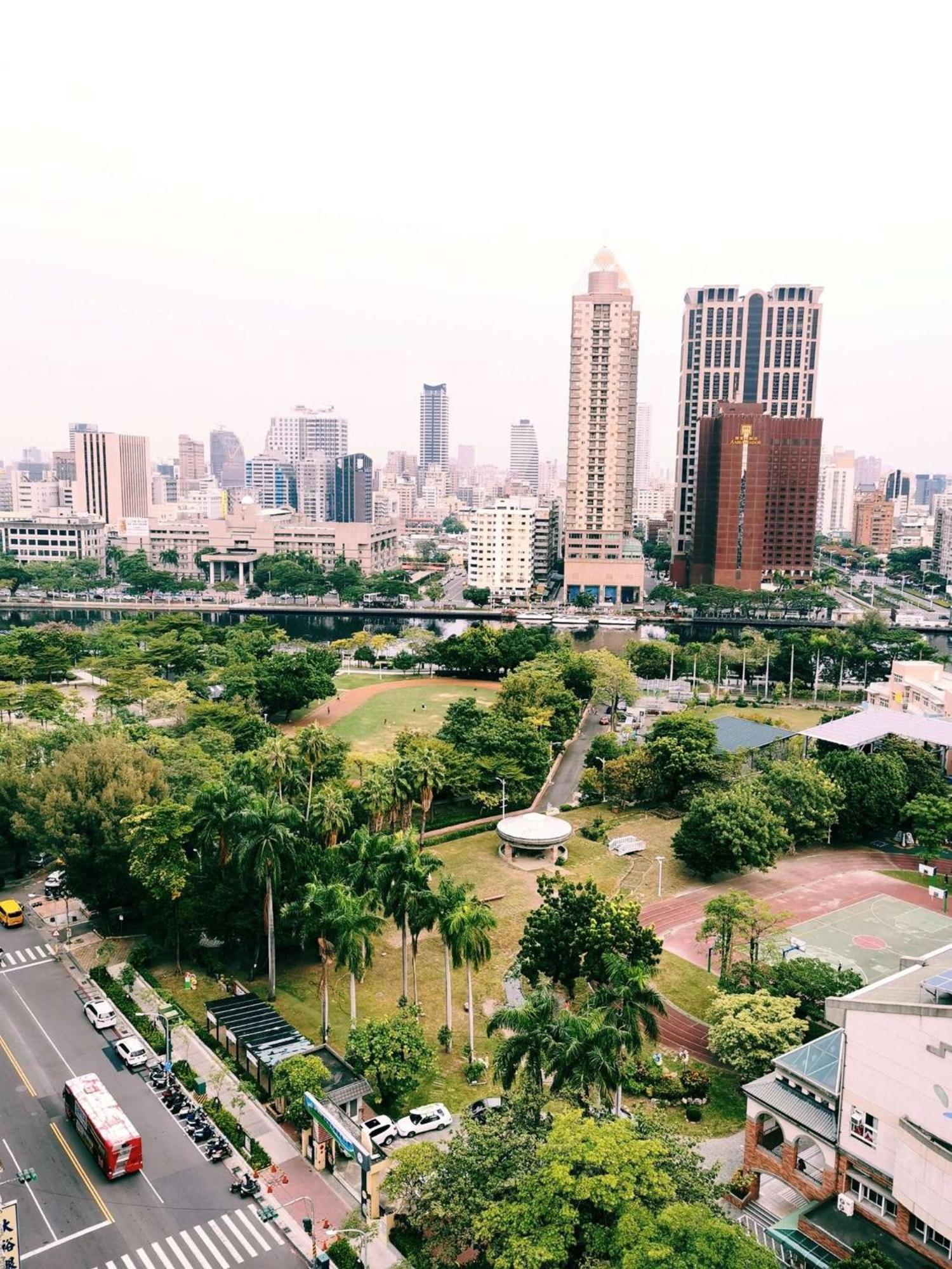 Holiday Inn Express Kaohsiung Love River, An Ihg Hotel Dış mekan fotoğraf